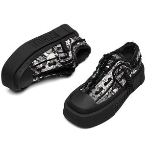 GongJi Women black canvas sneakers - with dust bag